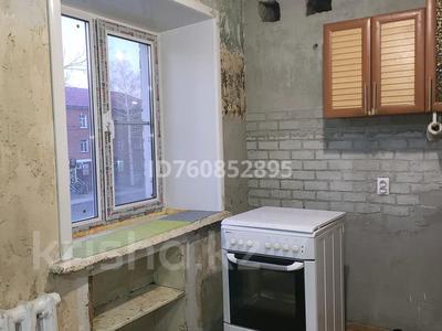 4-комнатная квартира · 61.9 м² · 2/5 этаж, Б. Шаяхметова 15 за 14.7 млн 〒 в Усть-Каменогорске, Ульбинский