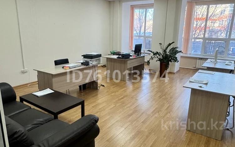 Офисы · 60 м² за 180 000 ₸ в Актобе, мкр 12 — фото 2