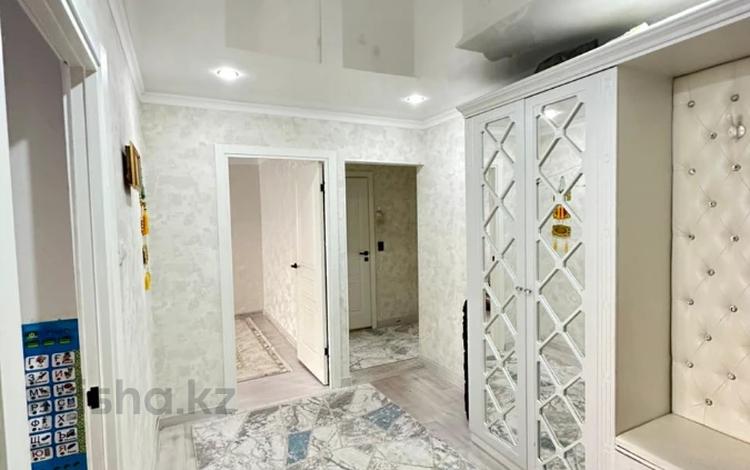 3-комнатная квартира · 67.7 м² · 1/9 этаж, мкр 12 за 23.5 млн ₸ в Актобе — фото 2