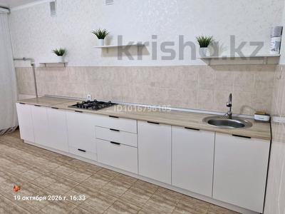 1-бөлмелі пәтер · 57 м² · 4/5 қабат, Алтын орда ш/а. Ораза Татеулы 2 — Напротив ледовой арены, музея, бағасы: 160 000 ₸ в Актобе, мкр. Алтын орда