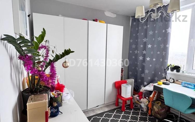 2-комнатная квартира · 53 м² · 9/9 этаж, 4мкр 10 за 16.5 млн ₸ в Аксае — фото 2