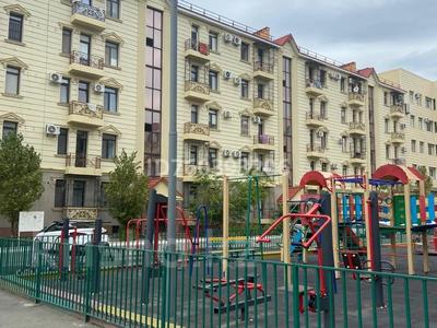 Аренда квартир в Атырауской обл.: 2-комнатная квартира · 80 м² · 5/5 этаж · помесячно, мкр Нурсая, Абулхайыр хана 66 — Между нью сити и Абай центром за 250 000 〒 2-комнатная квартира · 80 м² · 5/5 этаж · помесячно, мкр Нурсая, Абулхайыр хана 66 — Между нью сити и Абай центром за 250 000 〒 в Атырау