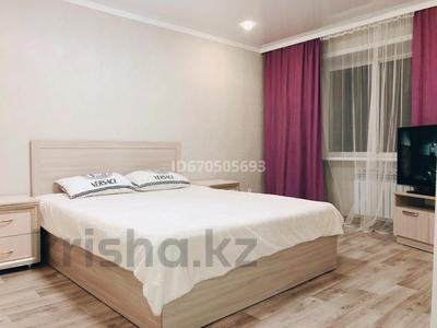 1-комнатная квартира, 49 м², 3 этаж посуточно, Алиханова 8а за 8 000 〒 в Караганде, Казыбек би р-н