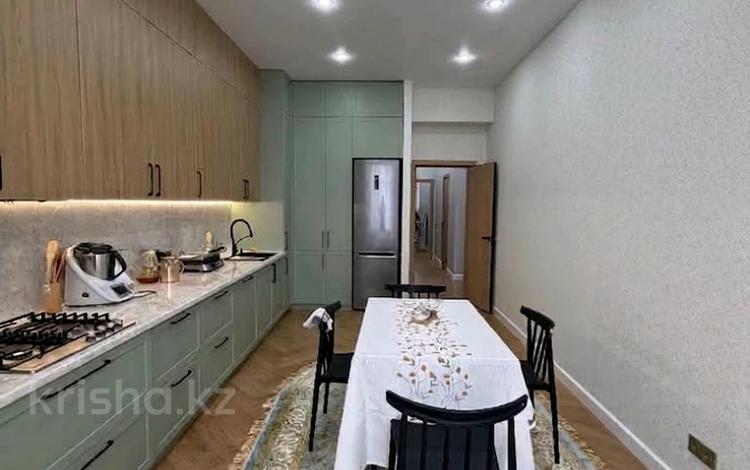 3-комнатная квартира · 130 м² · 7/10 этаж, 40-й мкр 2 за 68 млн ₸ в Актау — фото 2
