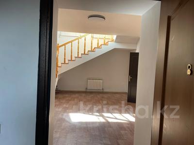 Жеке үй · 5 бөлме · 294 м² · 10 жүзд., мкр Шубар, Ондасынова 36, бағасы: 2.6 млн ₸ в Астане, Есильский р-н