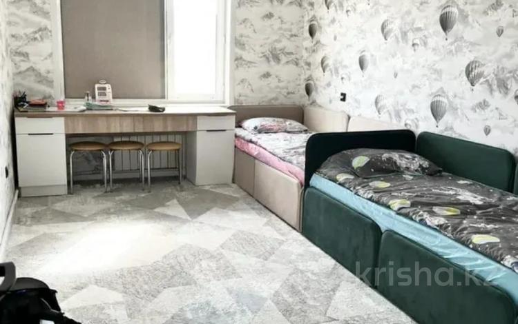 3-комнатная квартира · 81 м² · 9/9 этаж, Увалиева 8/1 за 33.7 млн ₸ в Усть-Каменогорске — фото 2