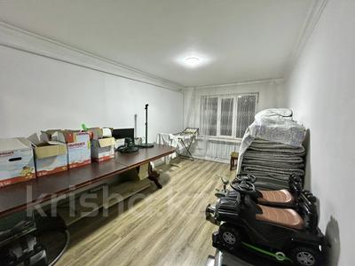 4-комнатная квартира · 82.6 м² · 5/5 этаж, мкр Аксай-3Б 9 за 47 млн 〒 в Алматы, Ауэзовский р-н