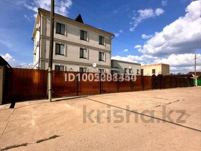 Отдельный дом · 10 комнат · 600 м², мкр Айгуль, Кошевого 10 за 1.6 млн 〒 в Уральске
