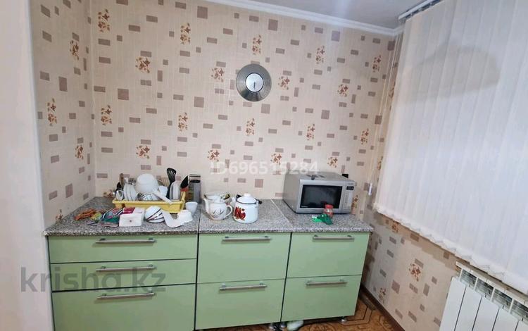 3-бөлмелі пәтер · 100 м² · 3/10 қабат, мкр 11 11 — Во дворе 9 школы поликлиника Шипагер дом кирп 2008г, бағасы: 250 000 ₸ в Актобе — фото 2