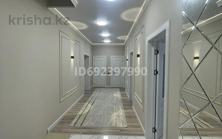 3-комнатная квартира, 97 м², 2/5 этаж, Батыс 2 356б за 39 млн 〒 в Актобе — фото 2