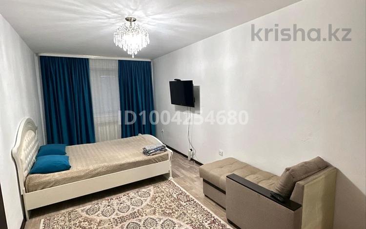 1-комнатная квартира · 45 м² · 1/5 этаж, мкр. Алтын орда, Мкр. Алтын орда, Мустафа Шокай 338а — В центре Батыса, тихий двор, рядом больница Дару, всё в шаговой доступ за 12 000 ₸ в Актобе — фото 2