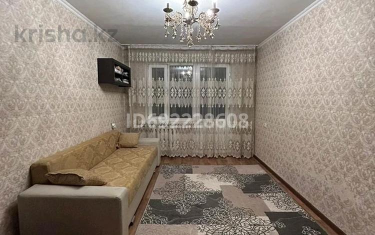 1-комнатная квартира, 30 м², 4/5 этаж, мкр №6 26 а — Абая - Сайна