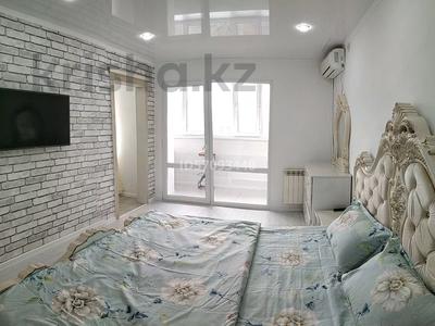 1-комнатная квартира, 40 м² посуточно, Алии Молдагуловой 7 за 10 000 〒 в Уральске