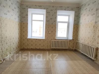 2-комнатная квартира, 52 м², Комсомольская за 6.5 млн 〒 в Уральске