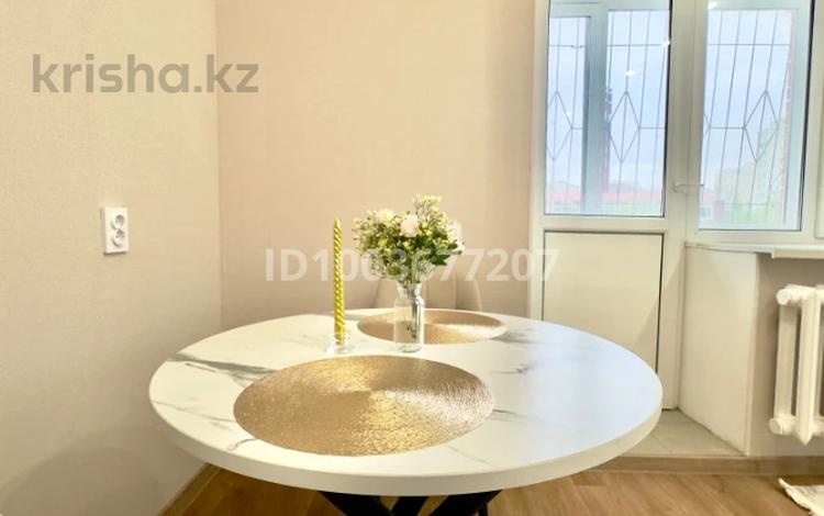1-комнатная квартира · 45 м² · 1/5 этаж, мкр Астана 15 — Сзади «Дома Дружбы» за 11 000 〒 в Уральске — фото 3