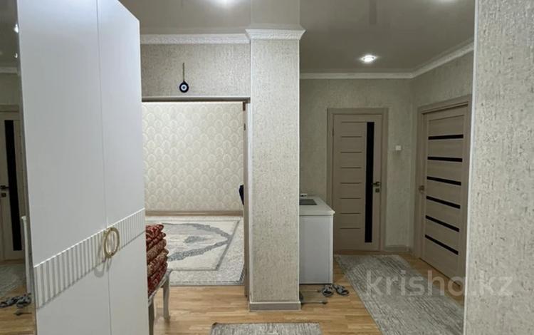 2-бөлмелі пәтер · 63 м² · 4/9 қабат, мкр. Зачаганск пгт, Мөңкеұлы 83, бағасы: 21.5 млн ₸ в Уральске — фото 2
