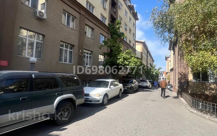 1-комнатная квартира, 18 м², 1/6 этаж, Кенесары хана 83/1