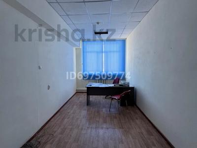 Офисы · 15 м² за 30 000 ₸ в Актобе, мкр. Курмыш