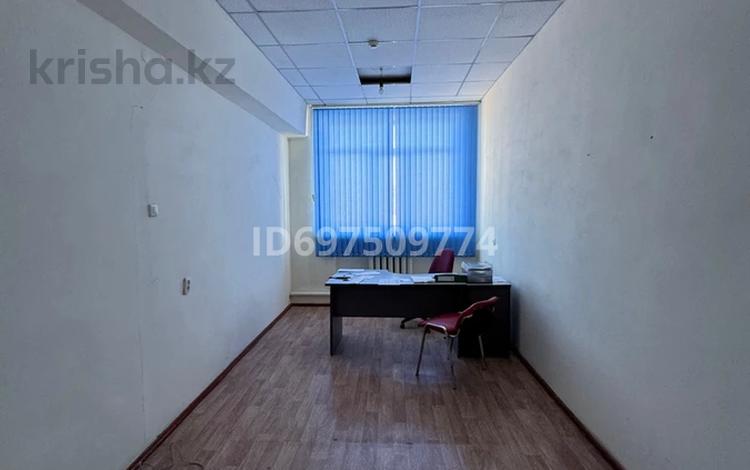 Офисы · 15 м² за 30 000 ₸ в Актобе, мкр. Курмыш — фото 3