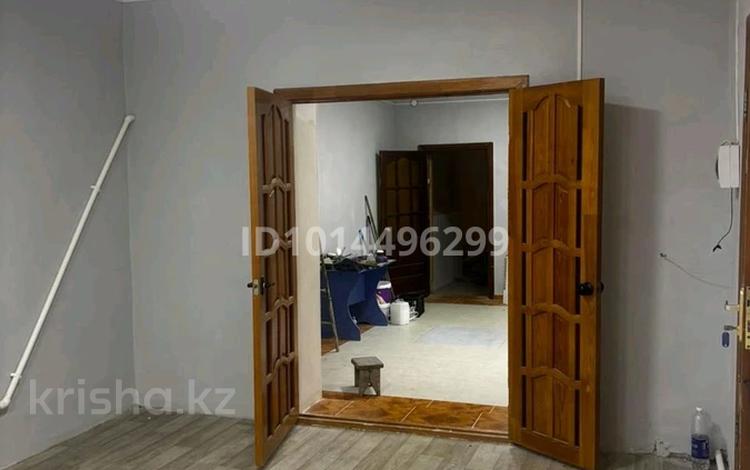 Отдельный дом · 3 комнаты · 80 м² · 4 сот., Бб — Район областной больницы за 300 000 ₸ в Уральске — фото 2