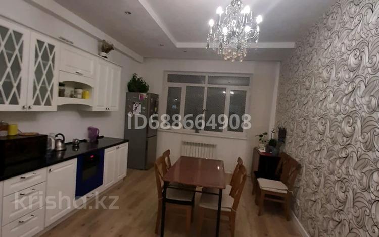 2-комнатная квартира, 93 м², 11/16 этаж, Абая 150/230 — Трц АДК