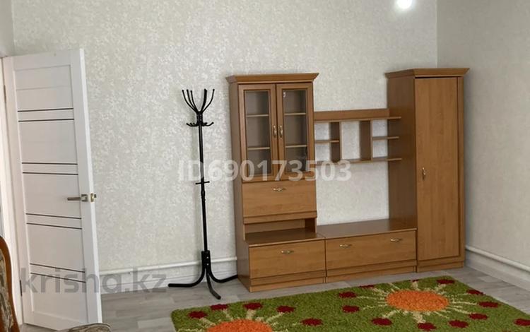1-бөлмелі пәтер · 56 м² · 2/2 қабат, Женис 45, бағасы: 100 000 ₸ в  — фото 3