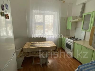 4-комнатная квартира, 100 м², 2/5 этаж помесячно, Баймуханова 3 за 130 000 〒 в Атырау