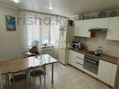3-комнатная квартира · 80 м² · 2/9 этаж, мкр Жана Орда 2 — Продам квартиру (9мкр) напротив Анвар и Аяжан за 31 млн ₸ в Уральске