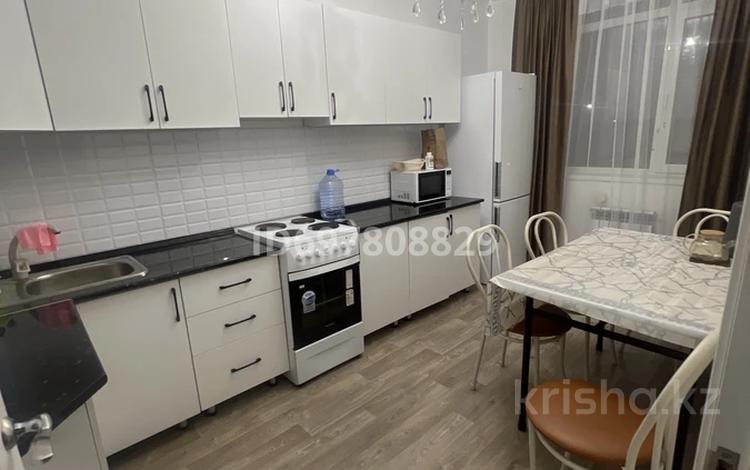 2-бөлмелі пәтер, 60 м², 2/7 қабат ай сайын, Бұқар жырау 36 г, бағасы: 230 000 〒 в Астане — фото 3