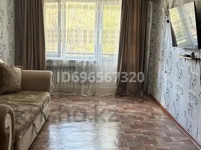 2-комнатная квартира · 56 м² · 2/5 этаж, Желтоксан 2 — Бурынга акниет ресторанга карама карсы казирги магнум за 150 000 ₸ в 