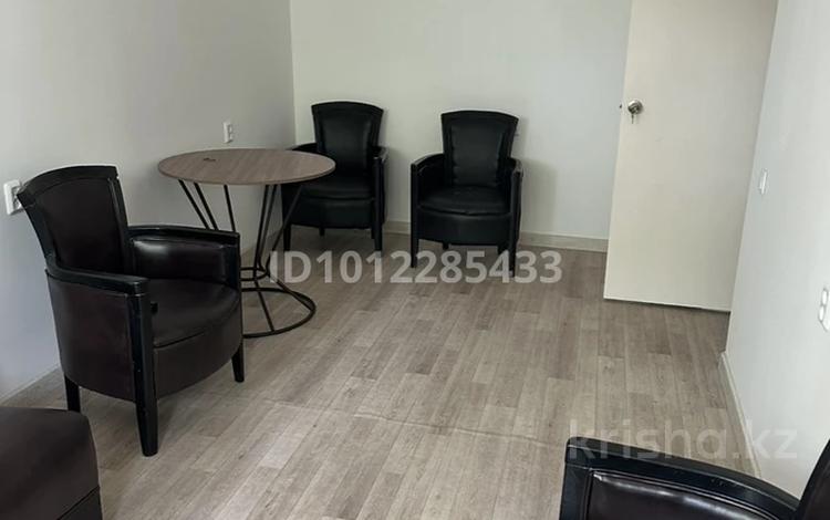 1-комнатная квартира · 30 м², Каршымбай Ахмедиаров 30 за 9 млн ₸ в Атырау — фото 2