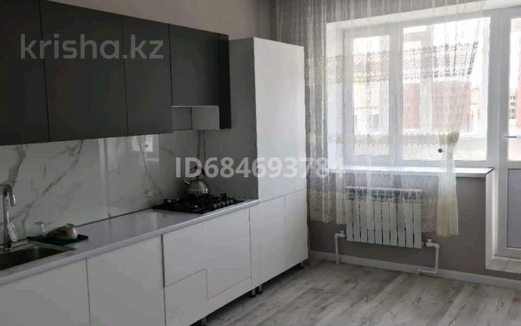 1-комнатная квартира, 58 м², 4/5 этаж помесячно, мкр. Алтын орда, Тауелсиздик 2А — Ресторан 1001 тун