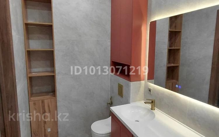 3-комнатная квартира · 68 м², Байтурсынова 16/3 за 390 000 ₸ в Астане — фото 9