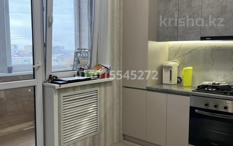 1-комнатная квартира · 50 м² · 3/10 этаж, мкр Шугыла, Жунисова за 230 000 ₸ в Алматы, Наурызбайский р-н — фото 2