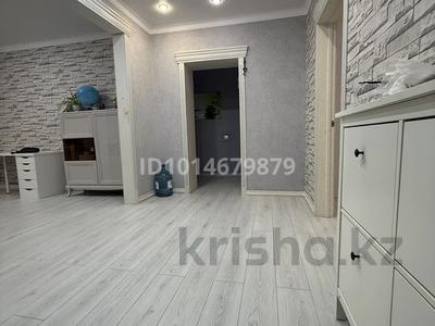 4-бөлмелі пәтер · 81 м² · 2/6 қабат, Щурихина, бағасы: 500 000 ₸ в Уральске, мкр Школьник