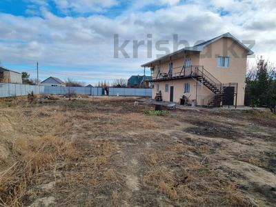 Отдельный дом · 3 комнаты · 100 м², мкр Кокарна, Садовая 214 за 300 000 〒 в Атырау