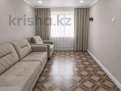 2-комнатная квартира · 45 м² · 4/5 этаж, Майкудук, Майкудук, 17й микрорайон за 13 млн ₸ в Караганде, Алихана Бокейханова р-н