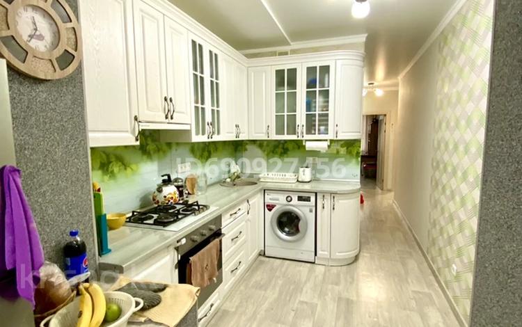 3-бөлмелі пәтер · 69.5 м² · 3/5 қабат, 8-й мкр 13, бағасы: 25.5 млн ₸ в Актау — фото 2