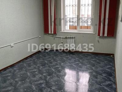 1-комнатная квартира · 32.9 м² · 1/5 этаж, Маресьева 76 — Налоговая, дом быта за 10 млн ₸ в Актобе