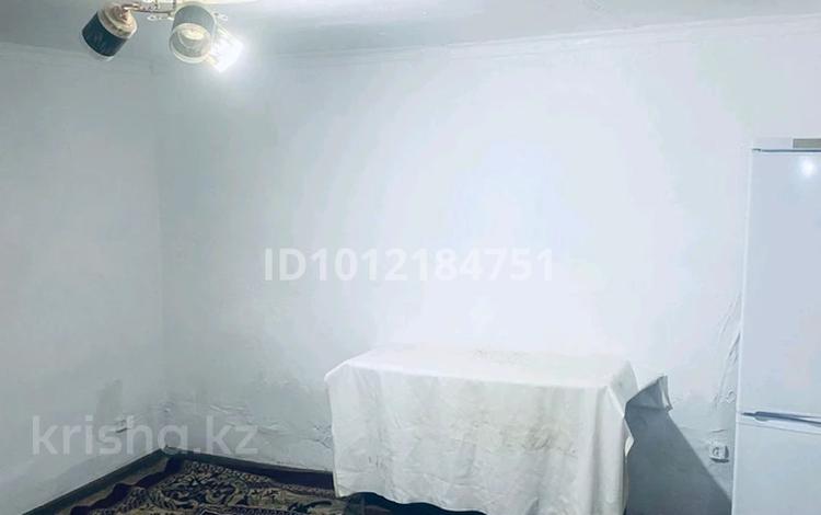 Отдельный дом · 1 комната · 50 м² · 1 сот., мкр Ракуша, М. Сакпарова 18 за 60 000 〒 в Атырау — фото 2