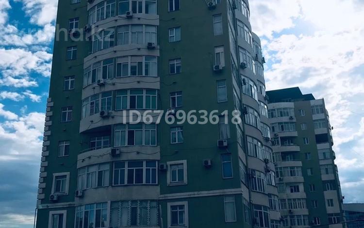4-комнатная квартира, 145.6 м², 7/9 этаж, Сатпаева 33 за 52 млн 〒 в Атырау — фото 20