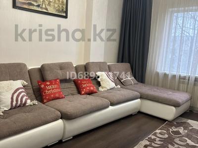 3-комнатная квартира · 67 м² · 2/9 этаж, Шахтеров 31 А — Парк победы, Сапиева , Арена , Теннисный за 22 000 ₸ в Караганде, Казыбек би р-н
