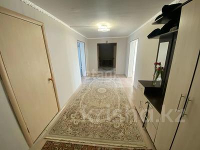 Жер үй мен саяжайлар в Костанайской обл.: Жеке үй · 3 бөлме · 103.6 м² · 10 сот., Жилой массив Дружба, 2 квартал, бағасы: 34 млн 〒 Жеке үй · 3 бөлме · 103.6 м² · 10 сот., Жилой массив Дружба, 2 квартал, бағасы: 34 млн 〒 в Костанае