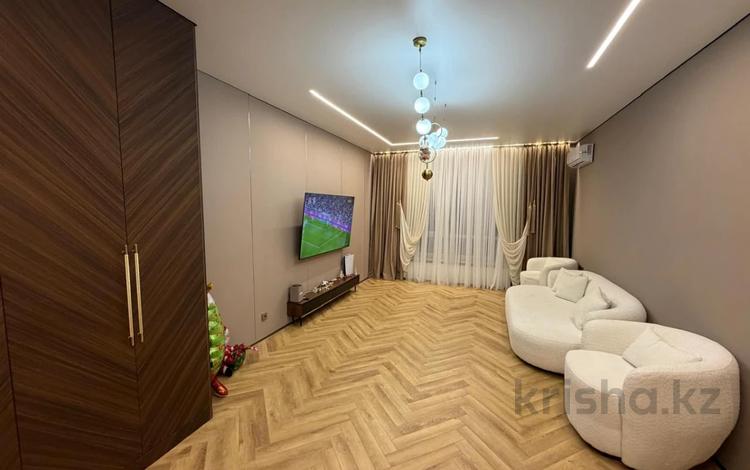 3-комнатная квартира · 125 м² · 8/10 этаж, мкр. Алтын орда за 72 млн ₸ в Актобе — фото 2