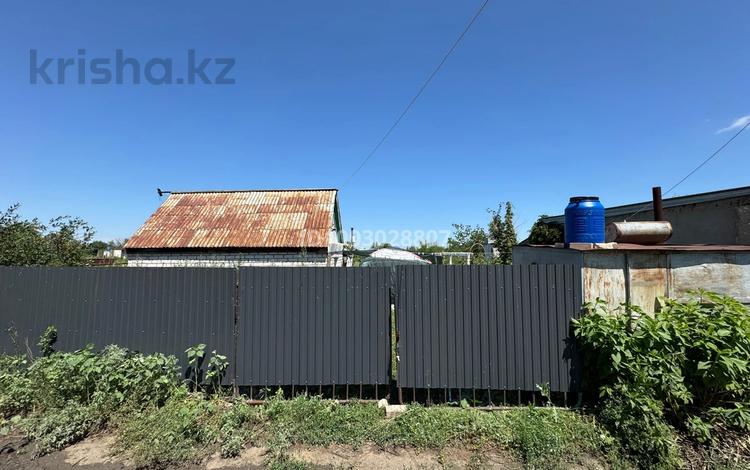 Дача · 1 комната · 20 м² · 6 сот., Трикотажник 2 13 за 2 млн 〒 в Актобе, мкр Акжар — фото 2