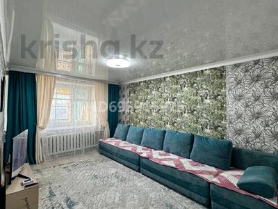 3-бөлмелі пәтер · 64 м² · 3/3 қабат, Цветочная 5в 5, бағасы: 10 млн ₸ в Семее