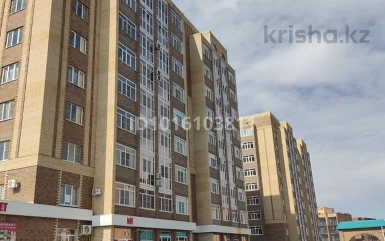 2-бөлмелі пәтер · 70 м² · 5/9 қабат, Алтын орда ш/а. 2, бағасы: 37 млн ₸ в Актобе, мкр. Алтын орда — фото 18
