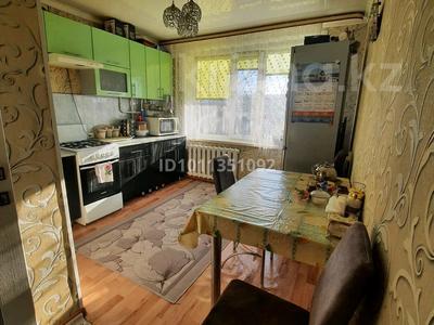 3-комнатная квартира · 70 м² · 4/5 этаж, 11мкр 15дом — 3 школа..Шарлотка...Гарант... за 10.5 млн 〒 в Житикаре