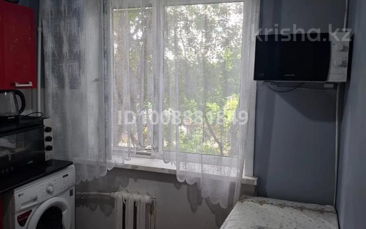 3-комнатная квартира · 57.4 м² · 3/5 этаж, Майкудук, 12й микрорайон 22 — Возле рынка Горняк за 10.5 млн ₸ в Караганде, Алихана Бокейханова р-н — фото 2