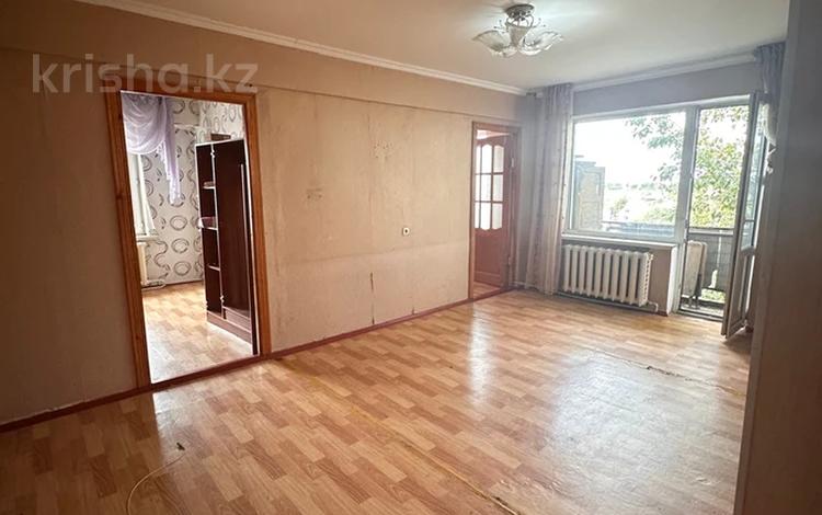4-комнатная квартира · 60.5 м² · 5/5 этаж, Юности за 22 млн ₸ в Семее — фото 2